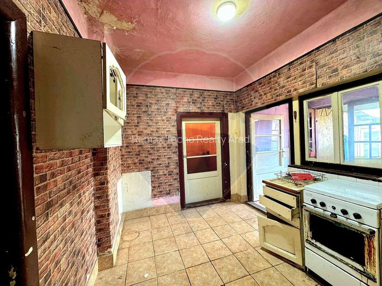 Casă cu teren generos de 750mp intr-o zona excelenta din Chisineu Cris - 15