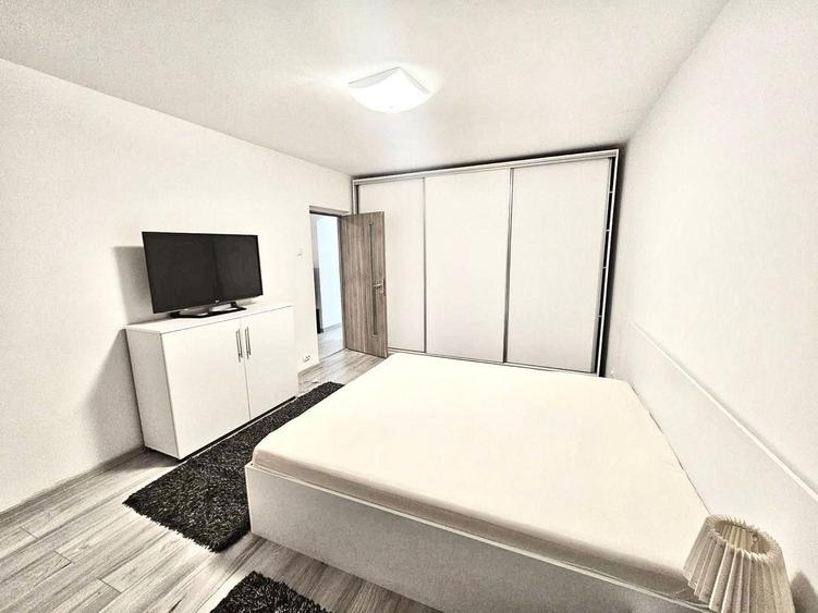 Vand apartament  3 camere