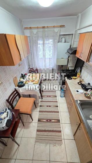 Apartament cu 4 camere, etaj 3, VASLUI zona Ultracentrală;