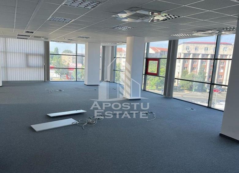 Cladire birouri 1942 mp, Zona Buziasului