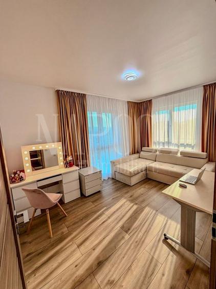 Apartament 3 camere de vanzare in Floresti