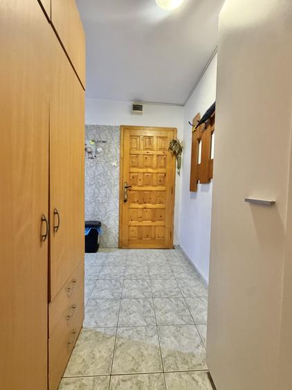 Apartament 1 camere, decomandat, etaj 3, zona Dambovita