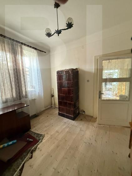 Casa de vanzare, cu 3 camere, doua bucatarii+teren in Simeria