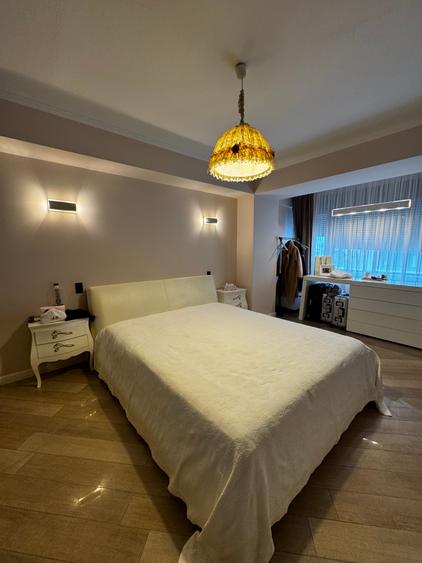 Apartament 4 camere//bloc boutique//parcare//mobilat complet