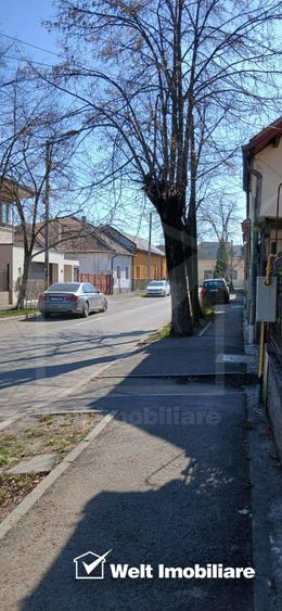 Casa in zona semicentrala, singur in curte, acces auto, spatiu mare de parcare