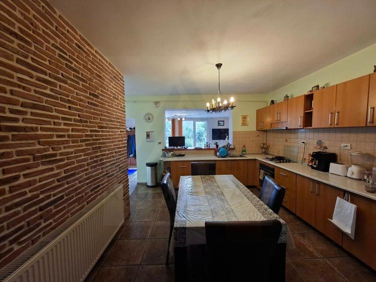 Casa cu etaj 113 mp utili curte libera 350mp garaj cu pod Gusterita