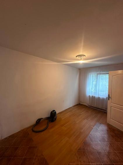 Apartament cu 2 camere, etajul 2/4, zona Alexandru cel Bun