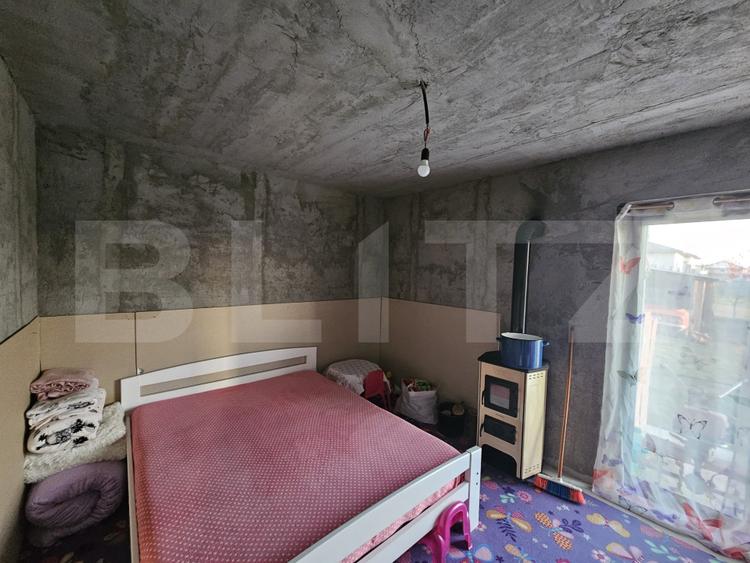 Casa la rosu, P+M, 120 mpu, teren 800 mp, zona Simnicu de sus