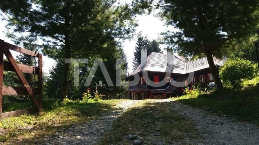 Pensiune de lux de vanzare in inima padurii langa Sibiu