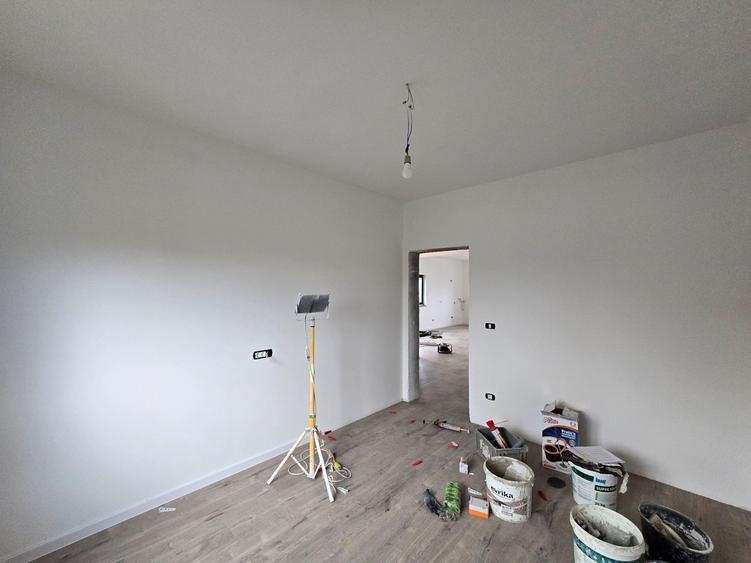 1/2 Duplex pe parter,predare la cheie , 3 dormitoare, Zona Metro 2, Comision 0%