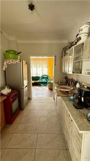 Vand casa cu 3 camere si 2 bai in zona centrala zona Casa de Pensii