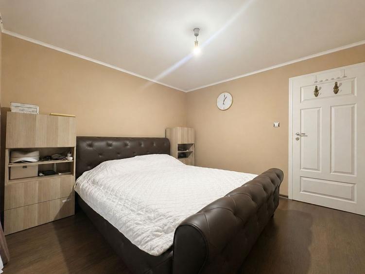 Apartament cu 3 camere de vânzare - zona Lipovei