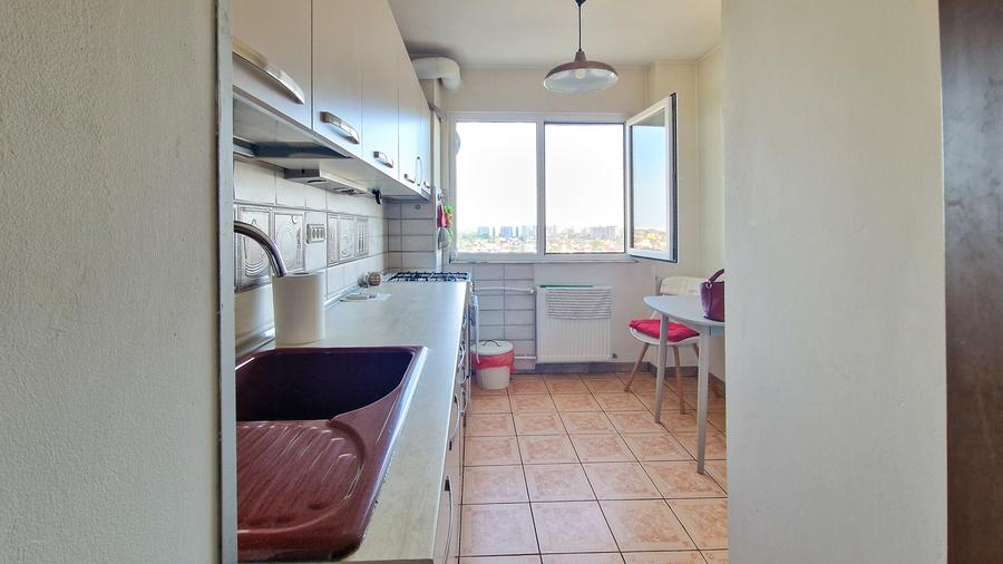 Apartament 3 camere decomandat, bucatarie mobilata si utilata, 79mp
