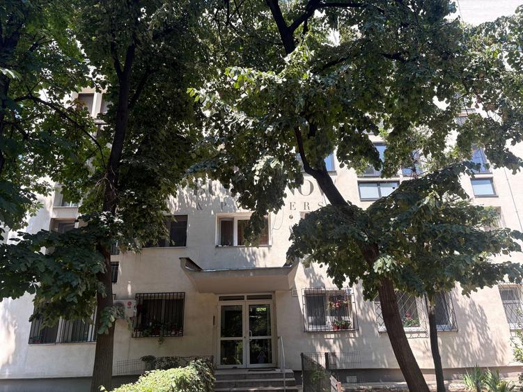 Apartament cu 3 camere - Metrou Costin Georgian - bd. 1 Decembrie 1918