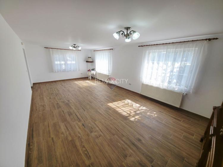 Casă / Vilă cu 3 camere de vânzare - 39