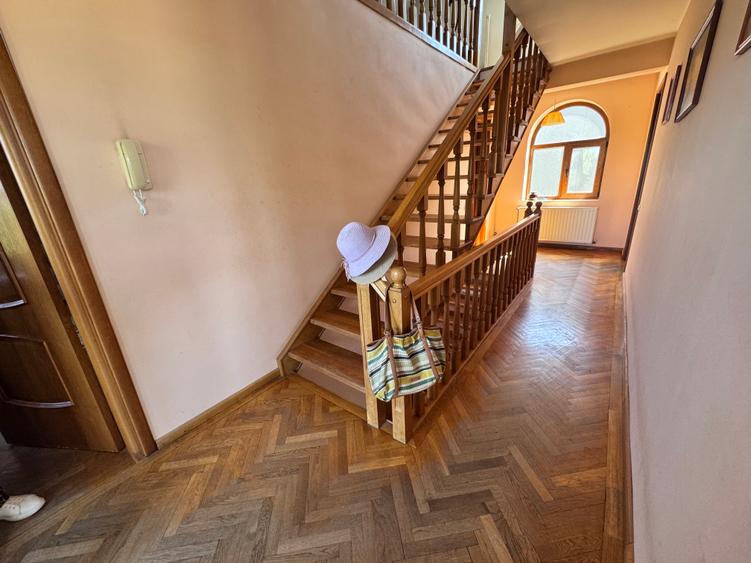 Casa individuala P+1+M amplasata pe un teren de 1612 mp.