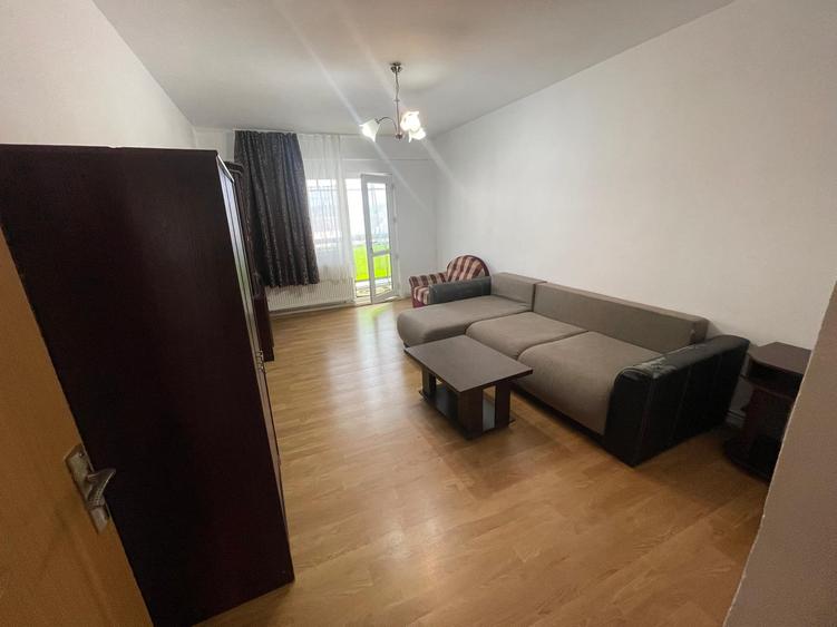 Apartament cu 3 camere decomandat, etaj 7/10, zona Mircea cel Batran