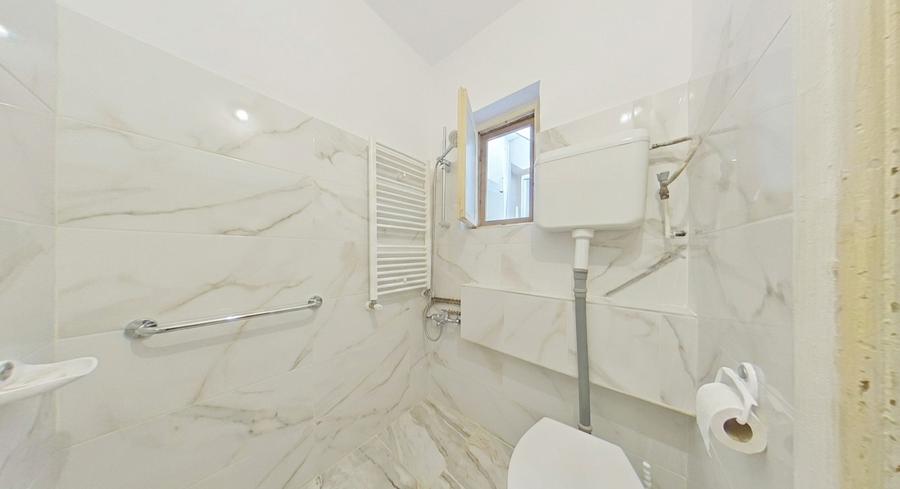 Apartament cu 2 camere în centrul Aradului, la curte comuna