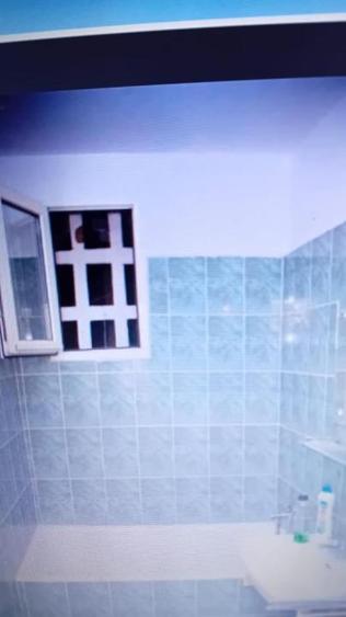 5 min Parc IOR 2 camere insorit Cf.1 cu balcon etaj superior pe mijloc