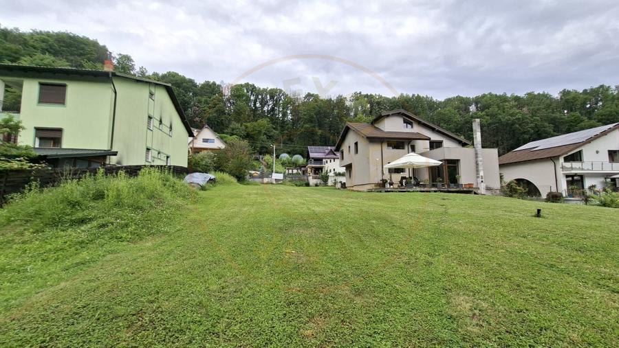 Teren intravilan 1203 mp Bascov-Florea zona Superba