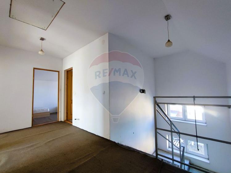 Casă / Vilă cu 5 camere de vânzare