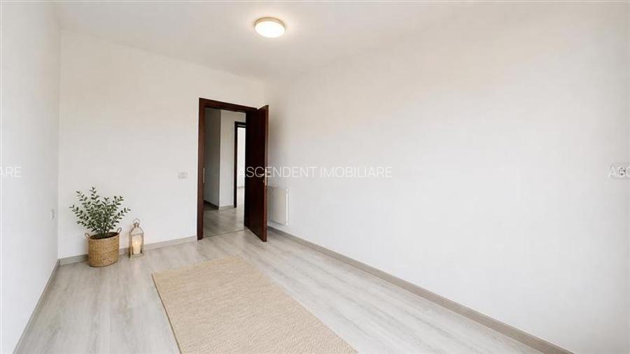 Regim vila,decomandat,terasa,vedere montana,incalzire pardoseala,parcare, Sanpet - 7