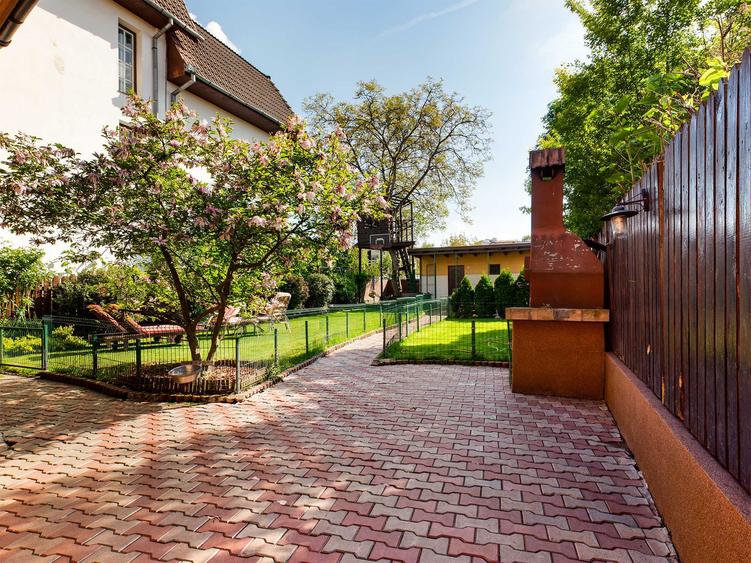 Casa individuală 10 camere in Andrei Mureșanu, 300 mp utili