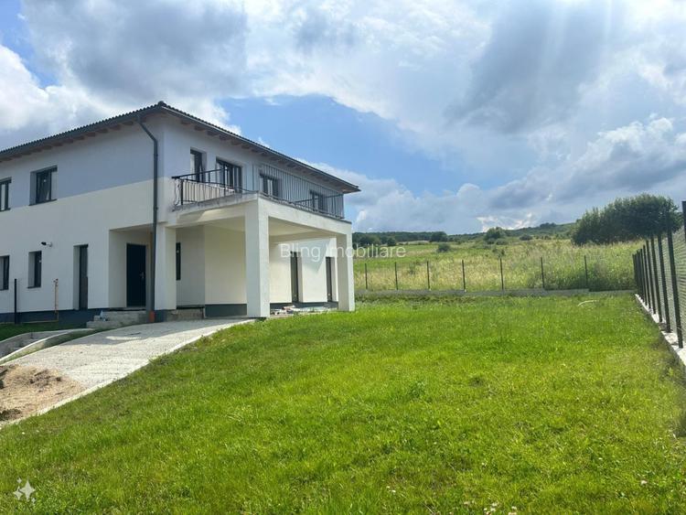 Duplex construit la standarde înalte de calitate la intrare in Corusu - 3