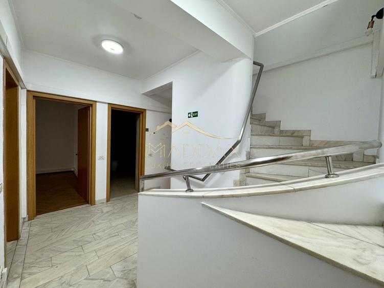 Vila centrala cu 13 camere *460mpu* + garaj // Dorobanți