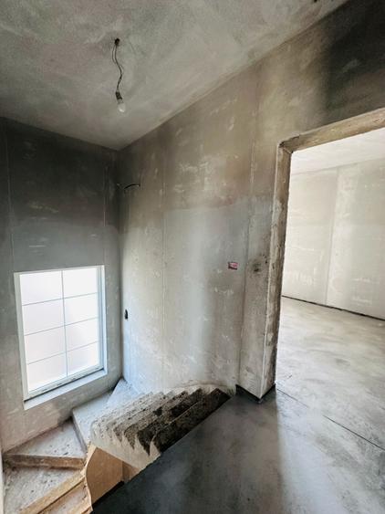 Duplex despartit prin camera tehnica - 5 camere - zona foarte buna-Mosnita Noua