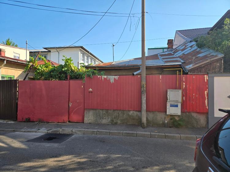 Teren + casa de vanzare, zona Antiaeriana, Str Docolina
