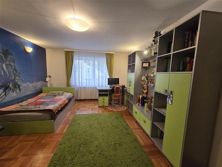 Vila versatila 7 camere + Garaj, Pivnita si Centrala Proprie, zona 1 Mai - Ion M