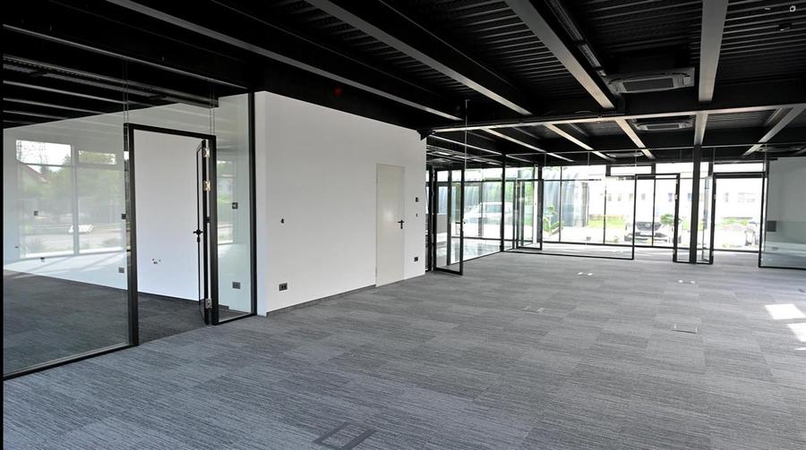 Clădire de Birouri Premium de Închiriat în Suceava | 1.398 mp Uti