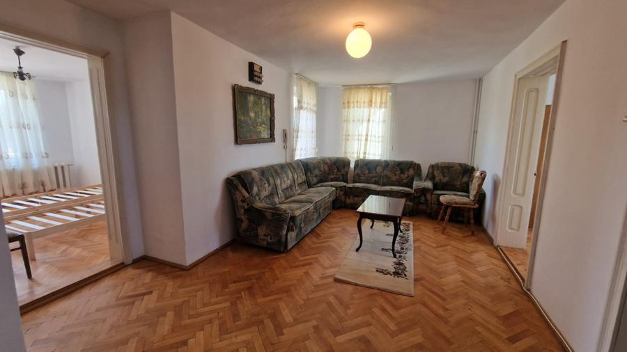 INCHIRIERE Casa individuala D + P + E + M cu 8 Camere 5 Bai 750 mp Teren CETATE