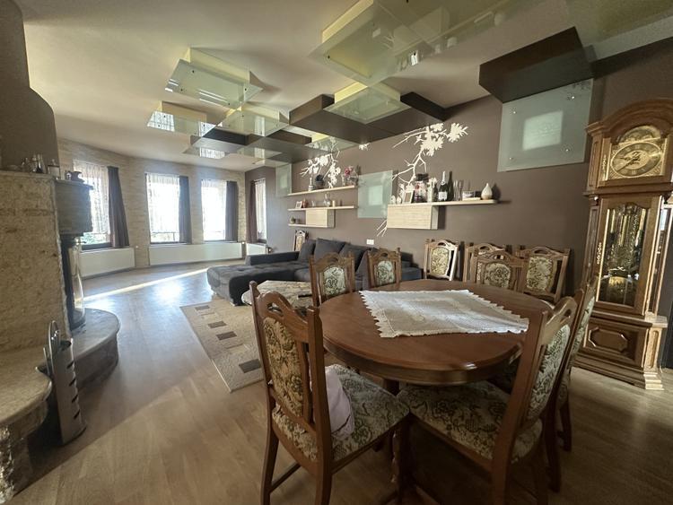 Vilă 330 mp utili + 970 mp teren, zona Independentei