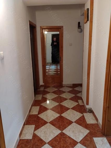 Apartament cu 3 camere zona 0 etaj 5 din 6 conf 1 decomandat Pret: 110.000 neg.