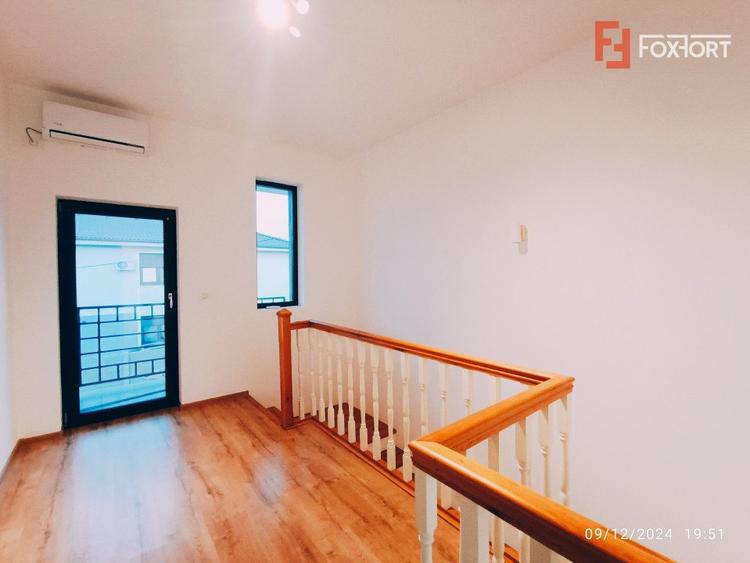 Casa tip triplex cu priveliste de vis in Giroc - V7245