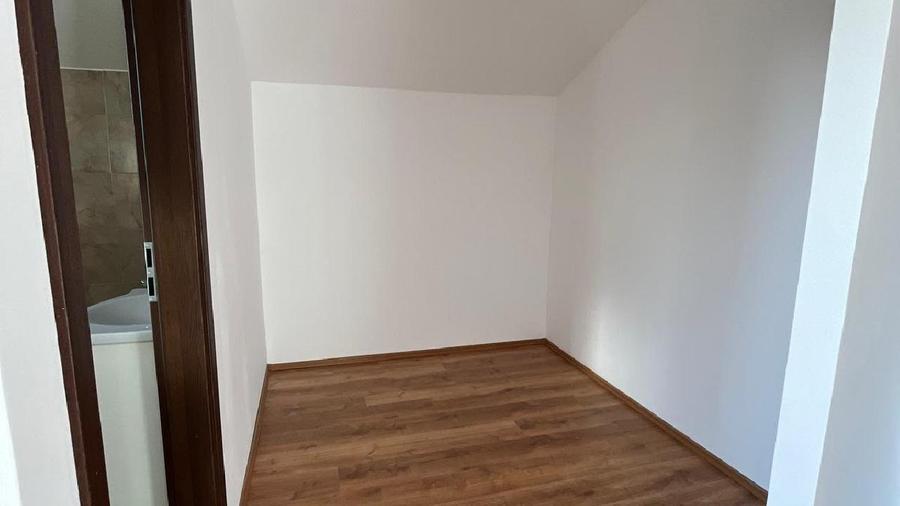 VILA - 4 dormitoare, living, bucatarie inchisa, 3 bai - 180 mp + Teren