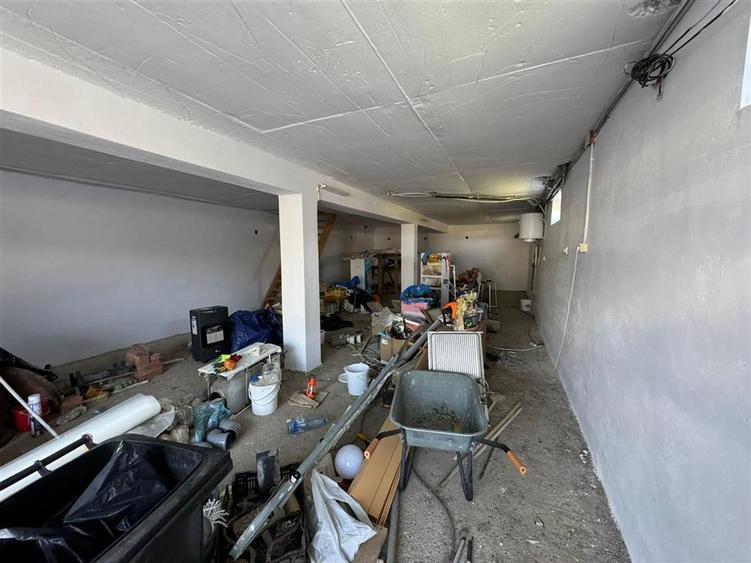 Casa demisol + parter de vanzare in Sat Vadu Rosca - Vulturu