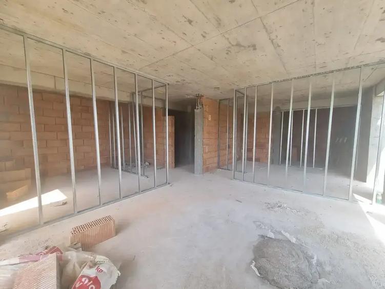 2 Camere Bucatarie Inchisa 10mp