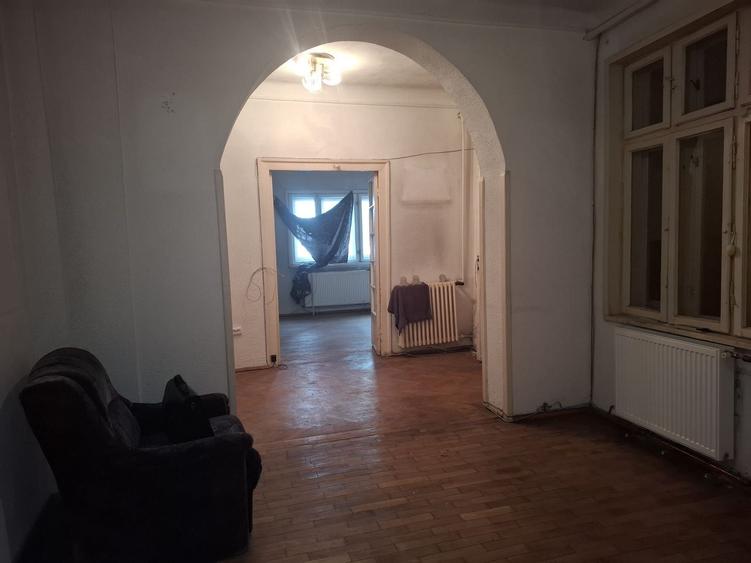 URGENT!, TEREN IN PROPRIETAE, RENOVATA IN 1996, NEGOCIABIL