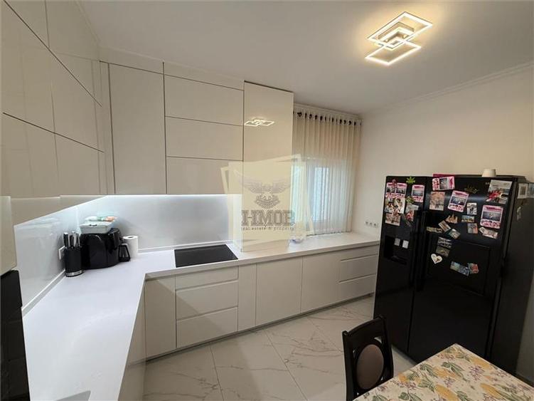 Apartament de LUX cu 4 camere 2 bai si 2 parcari in Cartier Deventer