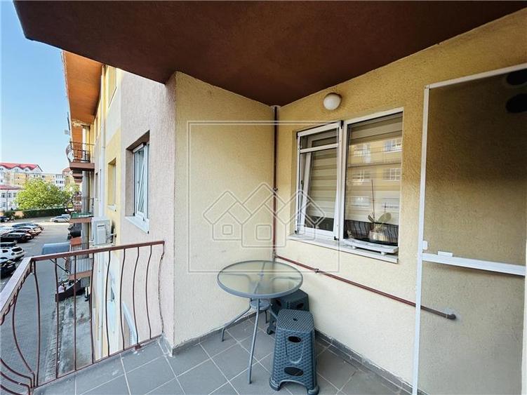 Apartament mobilat si utilat, 3 camere, balcon, zona Rahova
