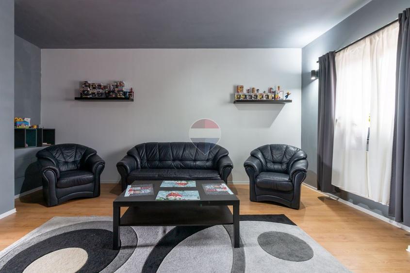 Vanzare Cladire P+1+M cu Spatiu Comercial + Rezidential, Apusului