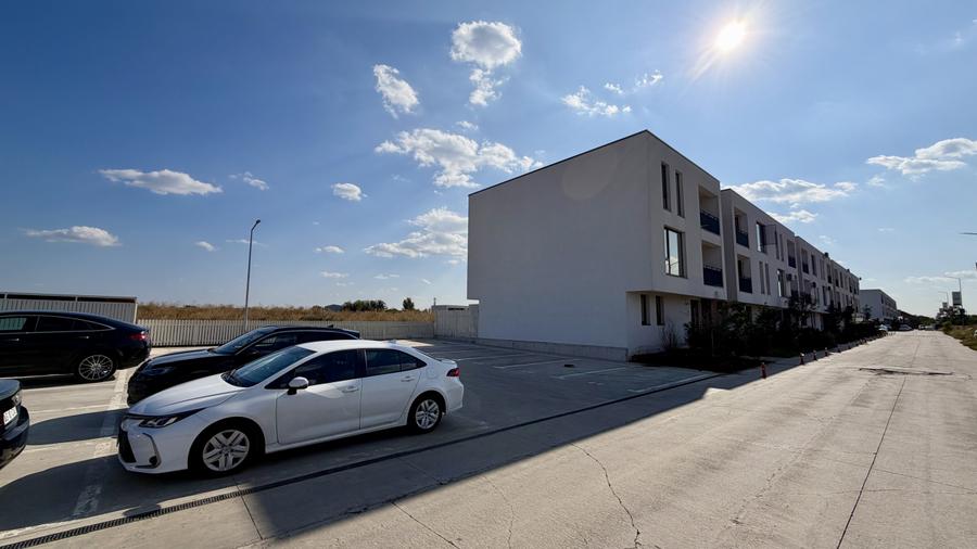 2 camere cu grădină privată de 50 mp de închiriat în Tunari parcare inclusa