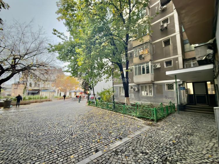Universitate - Unirii, vizavi Magazinul Cocor,  comision 0%, negociabil - 8