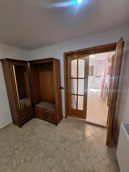 Zona Trocadero , imobil 90 mp., IDEAL BIROURI, curte