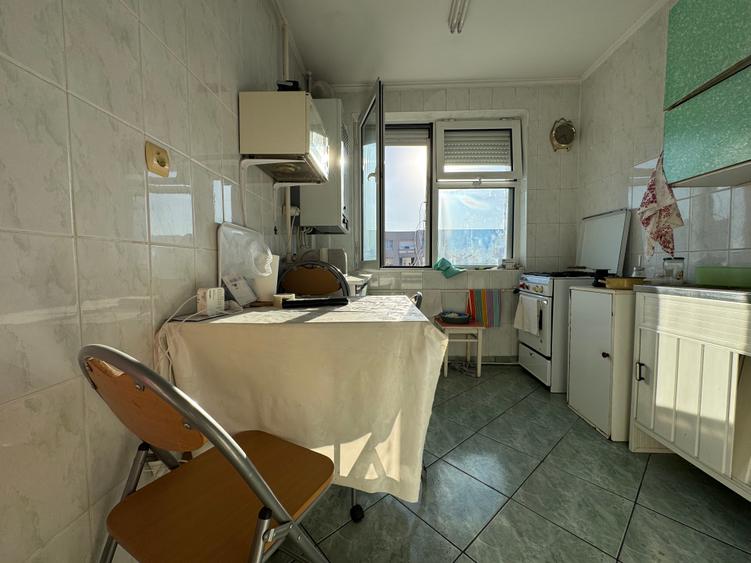 De vanzare - 2 camere decomandat - centrala proprie - 800m metrou 1 decembrie