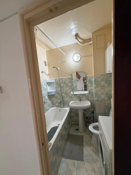 Apartament 2 camere, decomandat, loc parcare și boxă