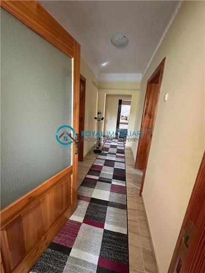 Royal Imobiliare - Vanzare vila zona Lipanesti